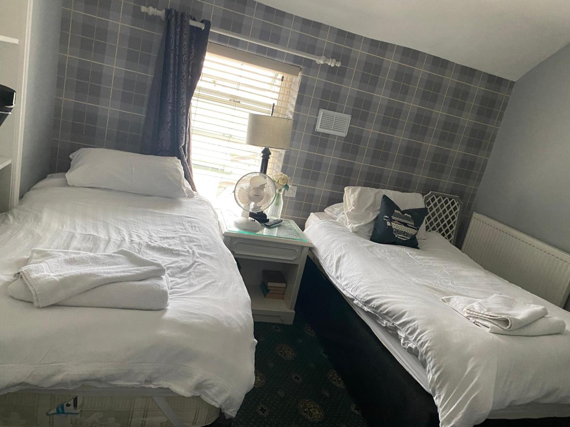 Holland Hotel Llanfachraeth Екстер'єр фото